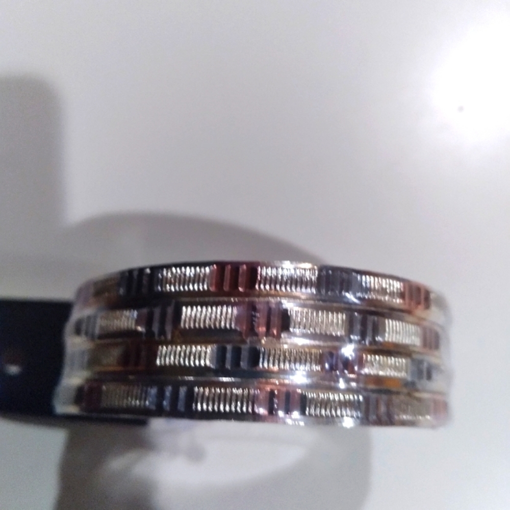 💎🎁 Set of 4 Jingle Tricolor Bangles. Fun!